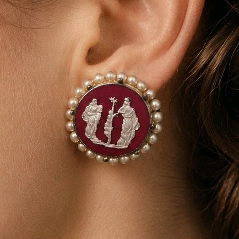 Vintage Italian Cameo Red Enamel Mother Of Pearl Roman Ladies Screwback Earrings